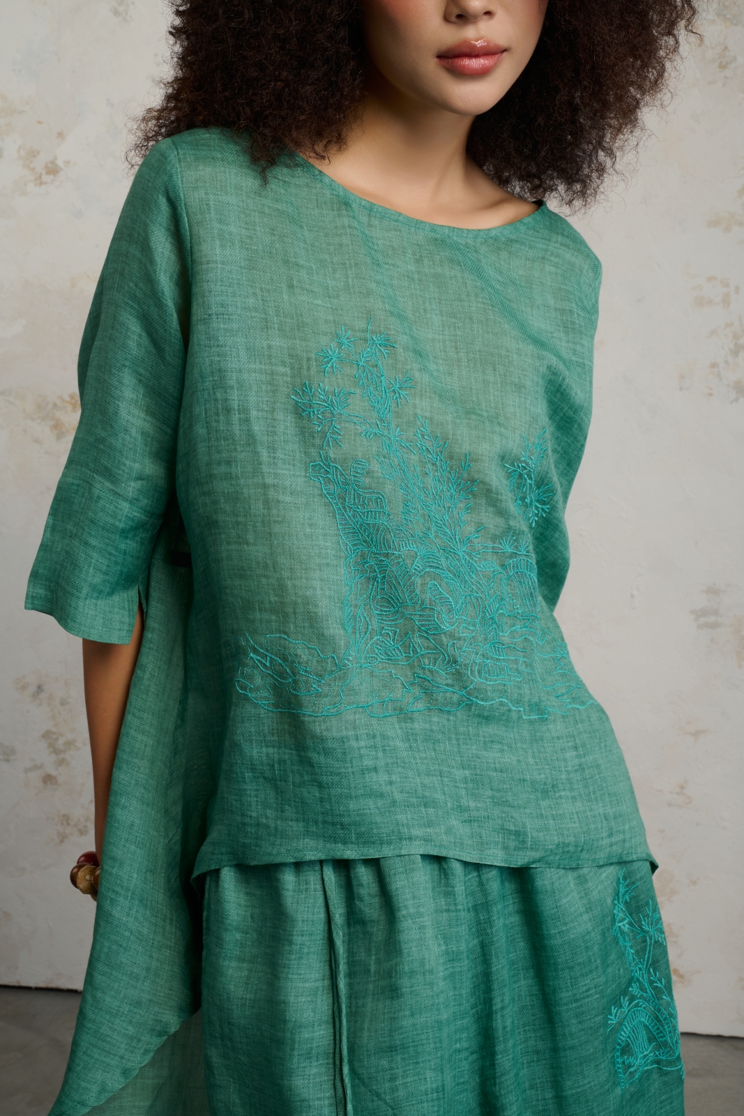 Lam Sơn - High-low blouse